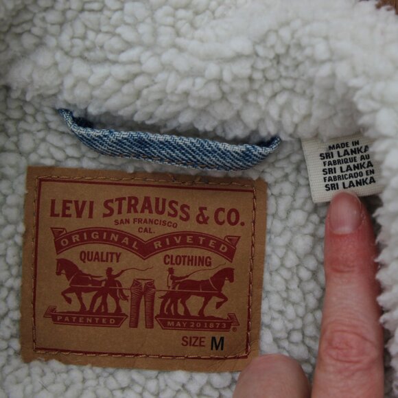 Levi’s Women’s Denim Jacket M – Sherpa Collar – Cozy & Classic – READ - Picture 5 of 14